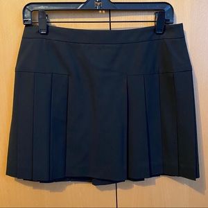 Price Drop !!New without Tag , Theory black pleaded skirt